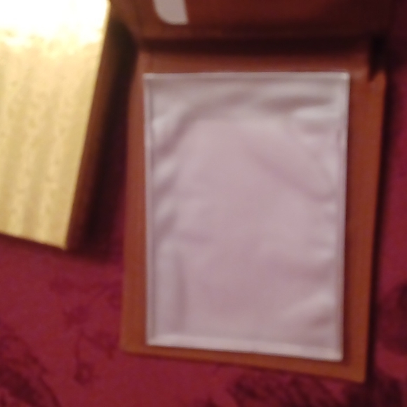 Leather wallet - Picture 5 of 7